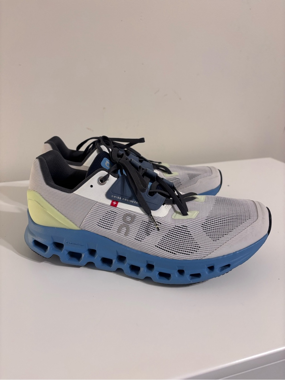 On Cloudstratus Men’s Running Shoes Frost Niagara Blue White Size 9.5
